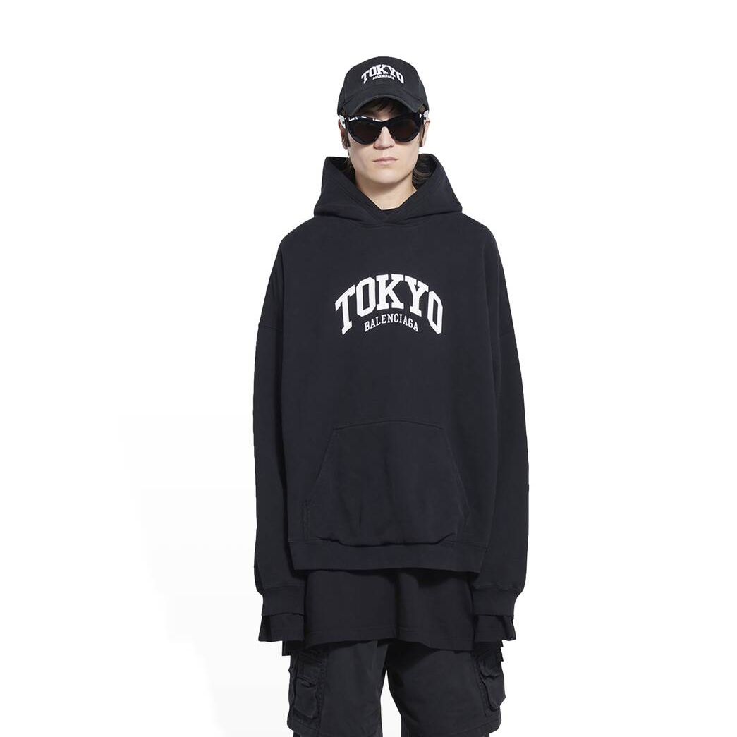 Men's Balenciaga Cities Tokyo Wide Fit Hoodie Black | 8349VQGRE