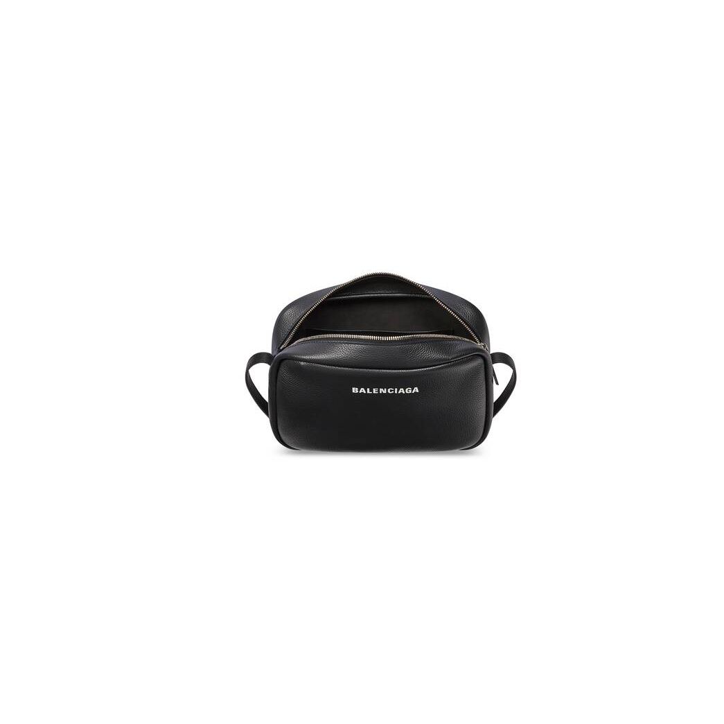 Women's Balenciaga Everyday Medium Camera Handbag Black | 6134QHDIN